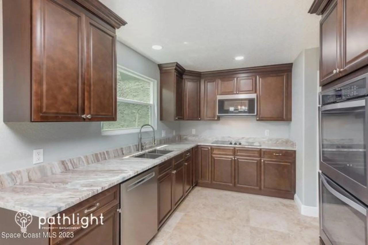 2635 Slash Pine Ct - Photo 2 of 11