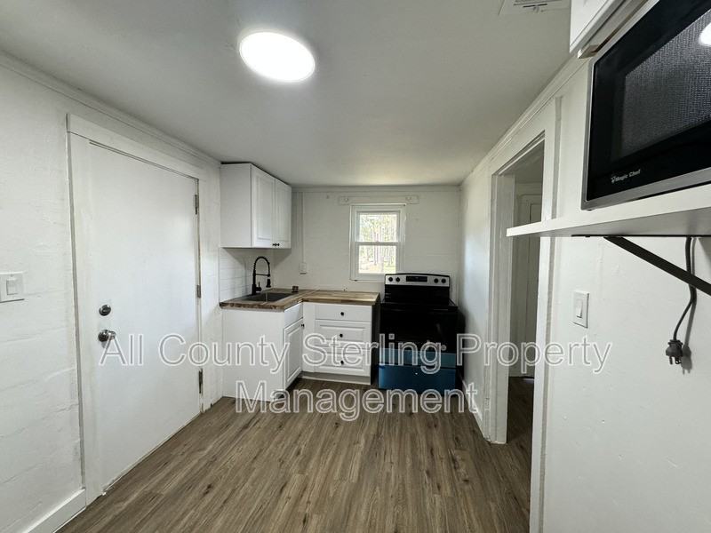 1756 Ne 8th Ave #1 - Photo 5 of 13