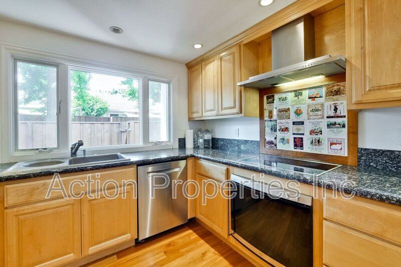 20254 Northglen Sq - Photo 2 of 23