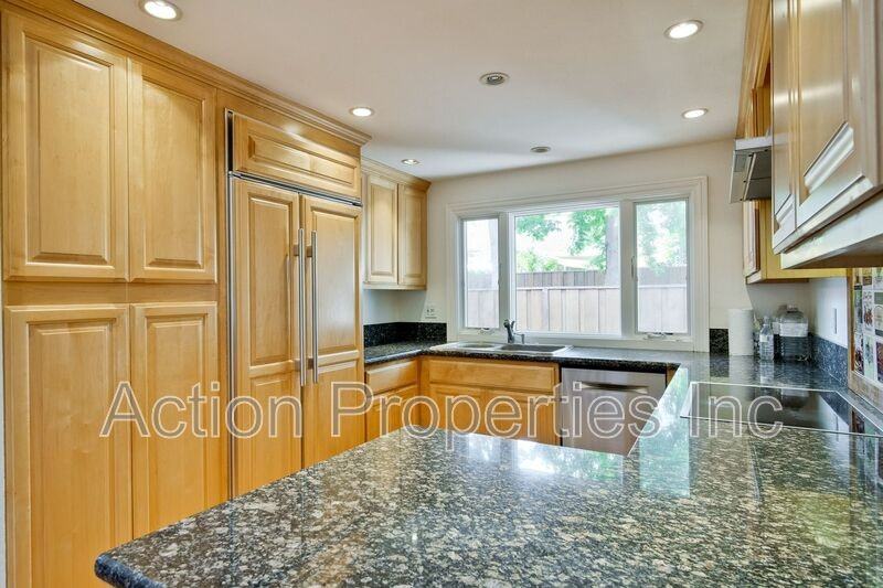 20254 Northglen Sq - Photo 3 of 23