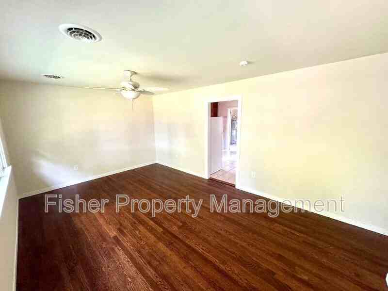 838 Greystone Ave - Photo 2 of 16