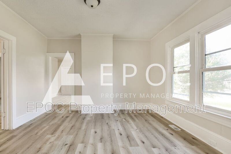 112 Allison St - Photo 3 of 16