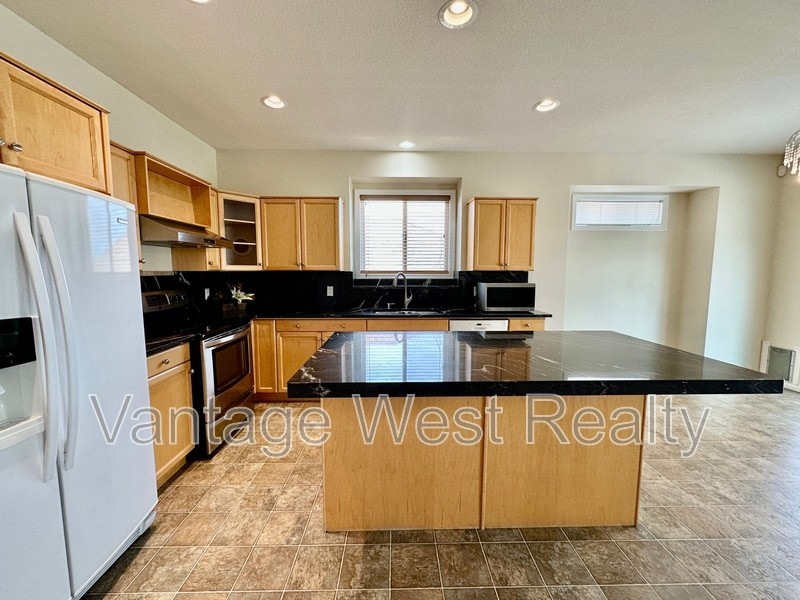 514 - Photo 2 of 38