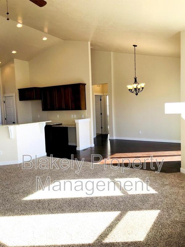 6705 E Thornton St - Photo 4 of 17