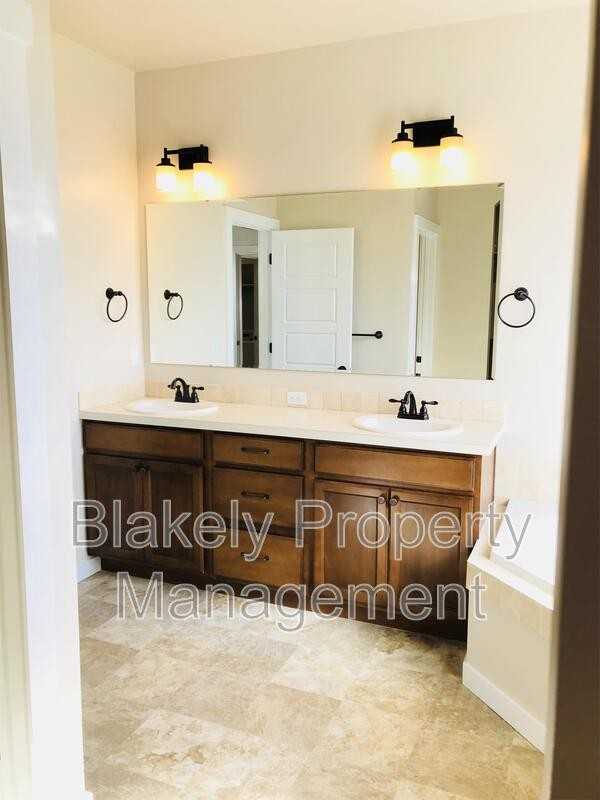 6705 E Thornton St - Photo 7 of 17