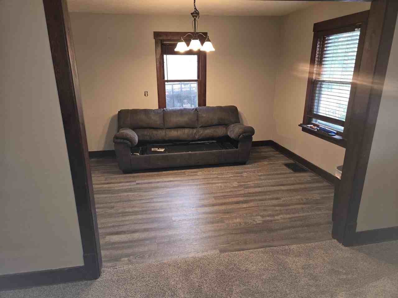 912 James St - Photo 2 of 10