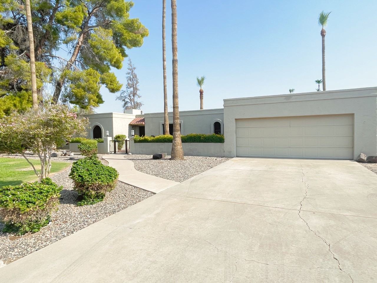 12 E Seminole Dr - Photo 2 of 32