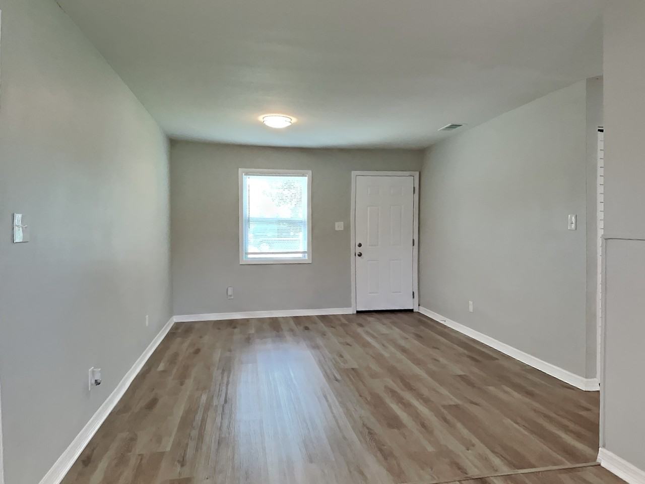 7912 Allamanda Ave - Photo 2 of 17