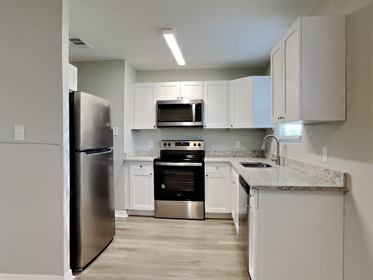 7912 Allamanda Ave - Photo 3 of 17