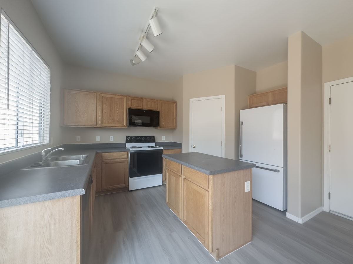 12170 Flanagan Street - Photo 5 of 20