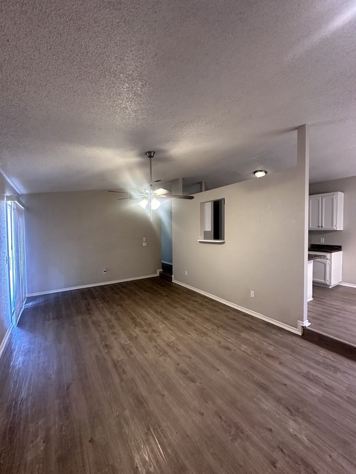 1063 Squire Mansion - Photo 2 of 9