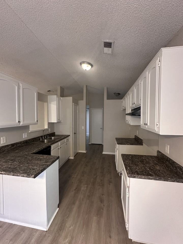 1063 Squire Mansion - Photo 3 of 9