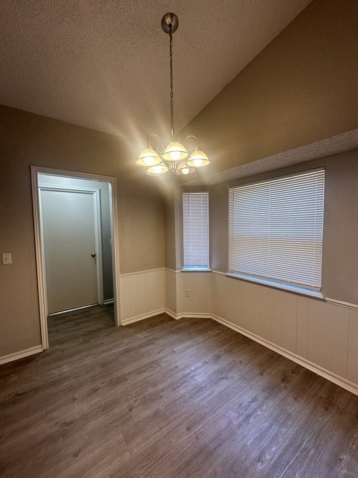 1063 Squire Mansion - Photo 4 of 9