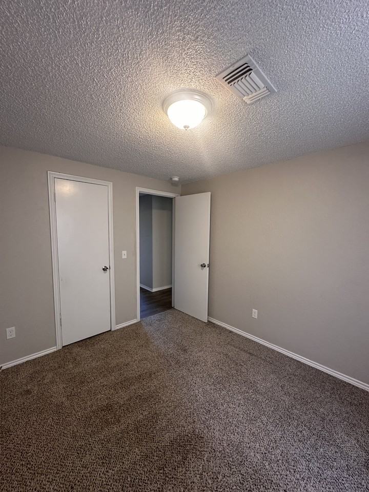 1063 Squire Mansion - Photo 6 of 9