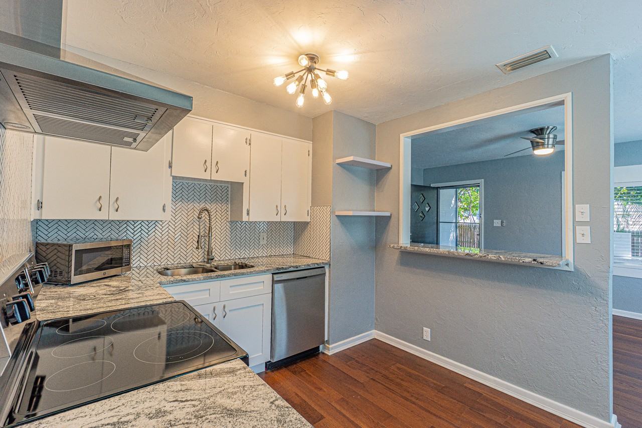 2595 9th Ave N - Photo 2 of 29