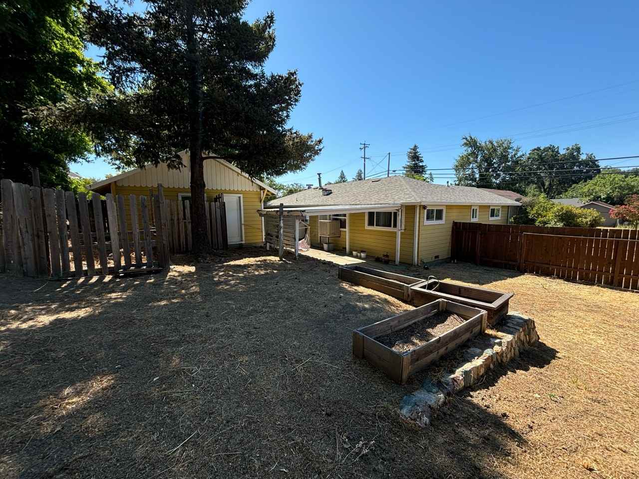 610 11th St - Photo 7 of 24