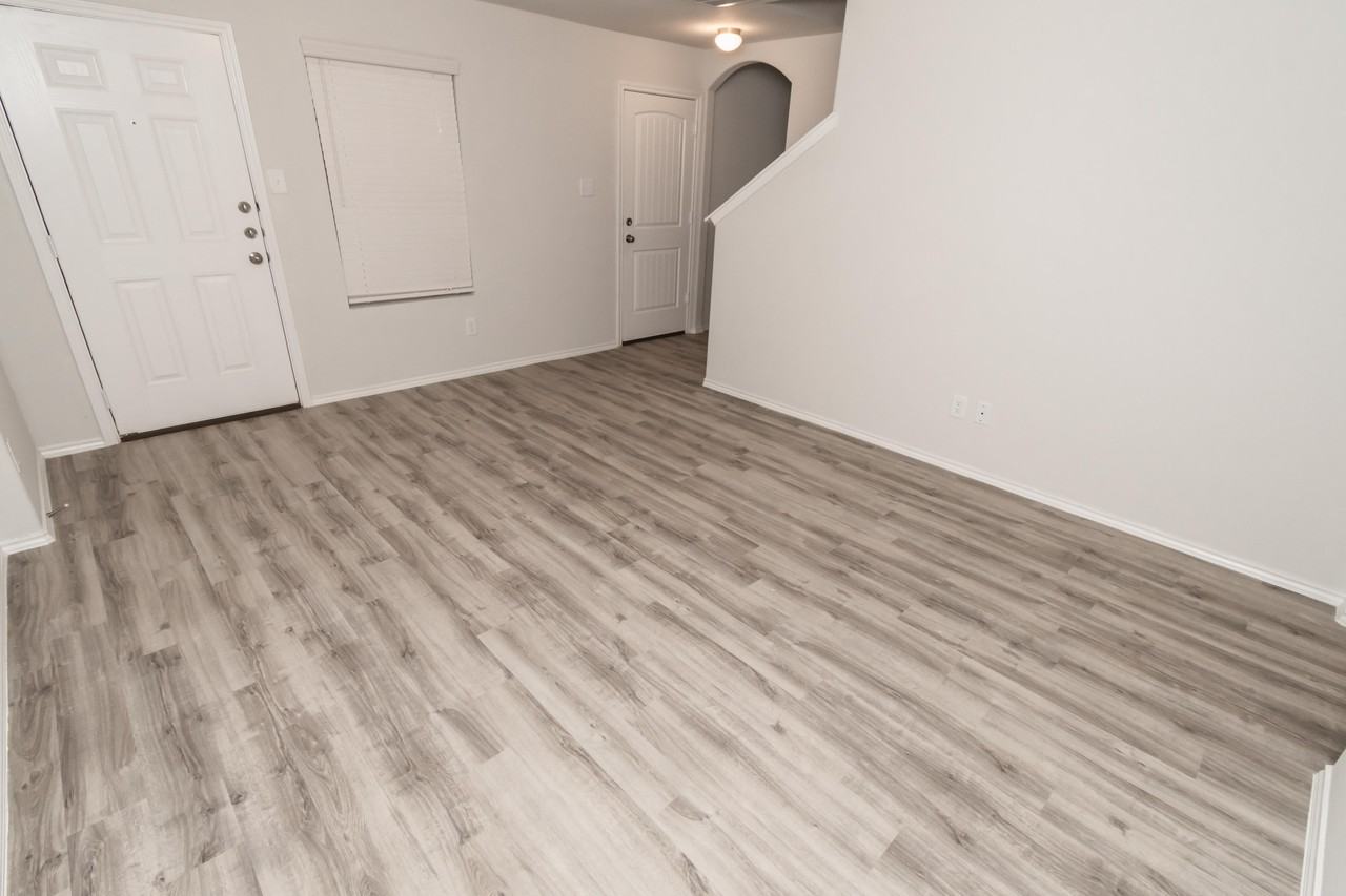 303 Blue Crane St - Photo 2 of 8