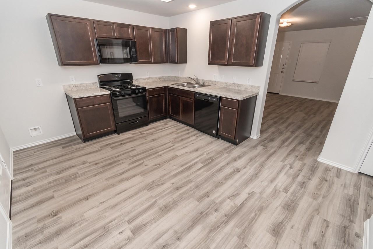 303 Blue Crane St - Photo 3 of 8