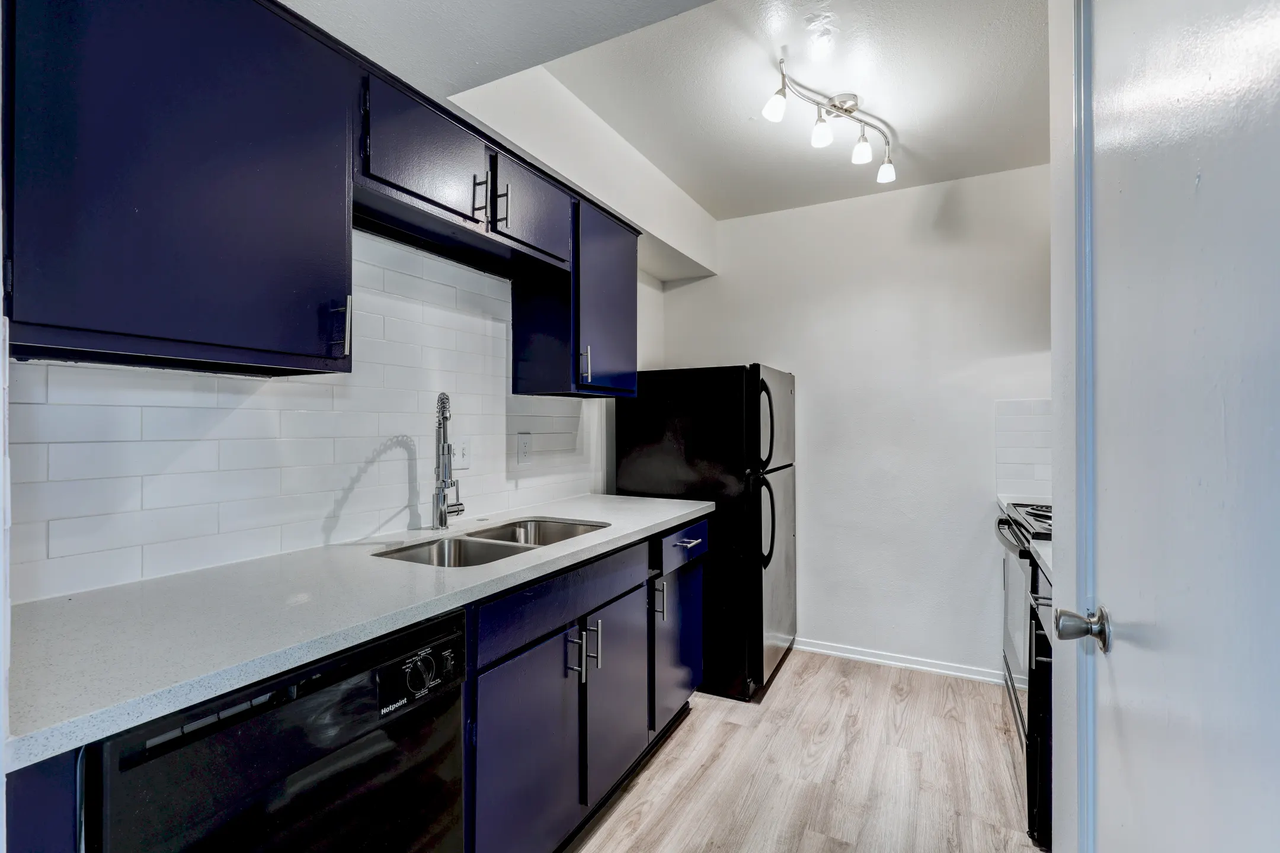 Bridgewater Apartments - Photo 6 of 40