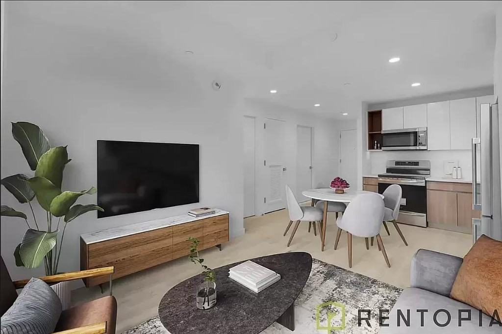 Commercial St #9E - Photo 2 of 10
