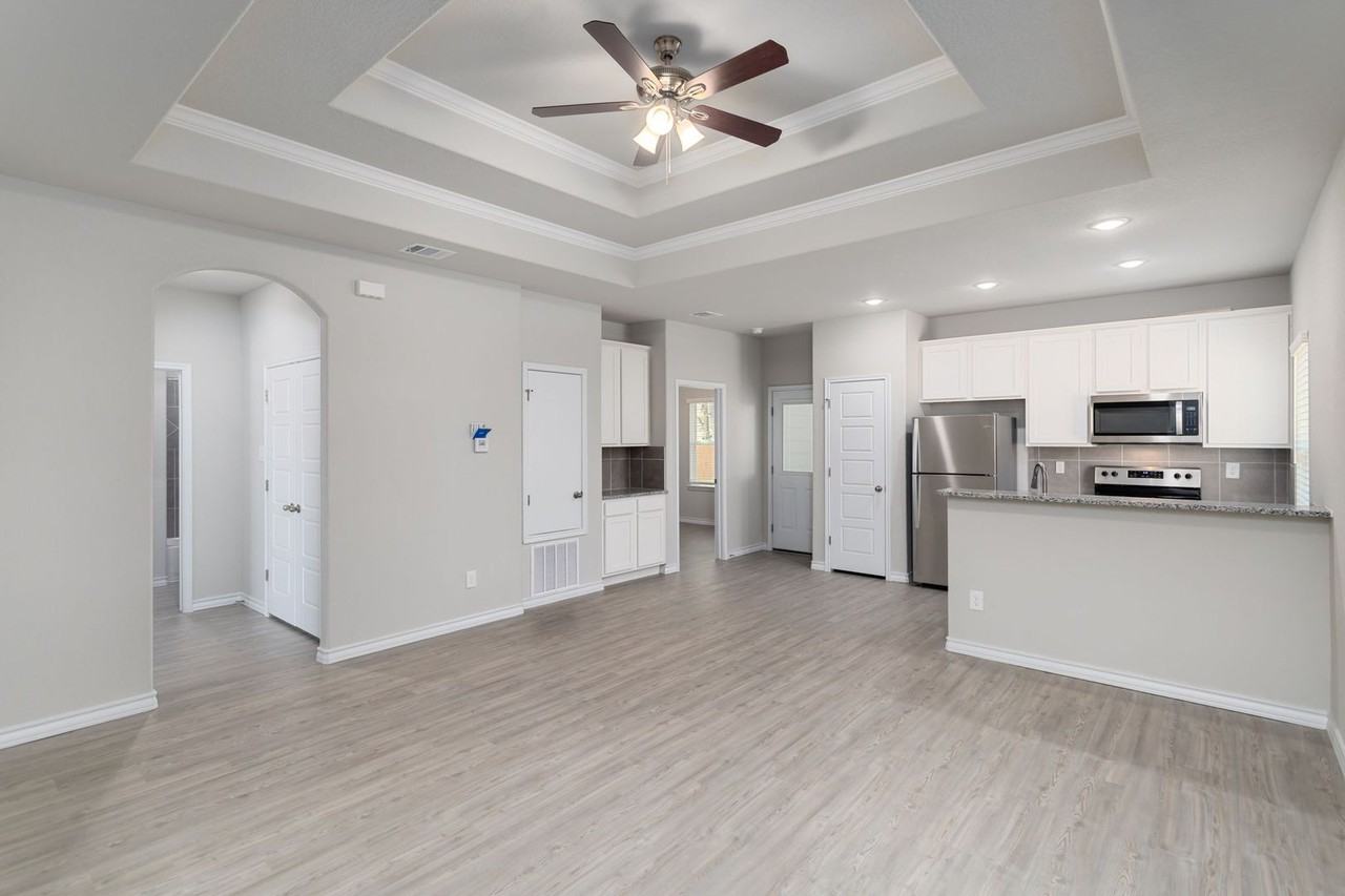 409-411 Hudson St - Photo 2 of 14