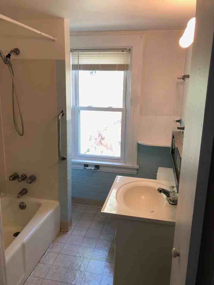 1714 Dagmar Avenue - Photo 5 of 10