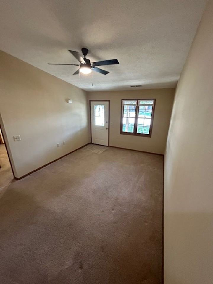 1565 Wayne St - Photo 3 of 16