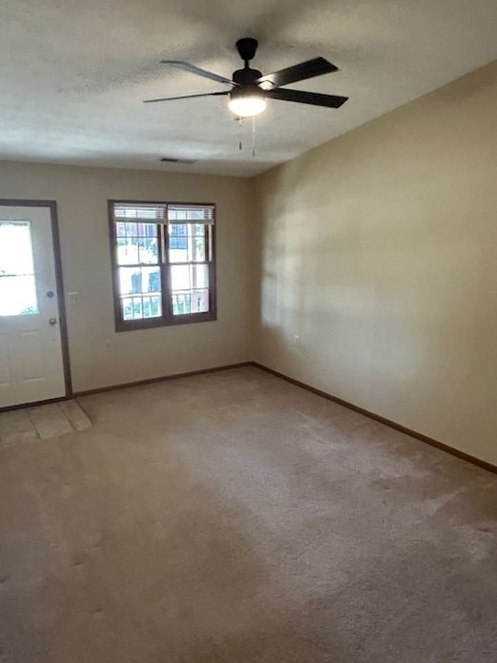 1565 Wayne St - Photo 2 of 16