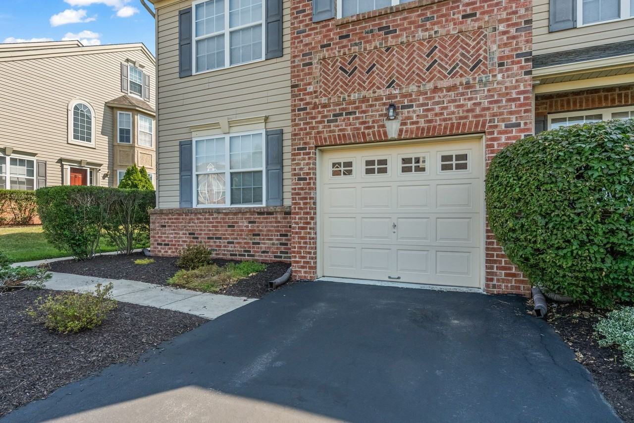 2540 Wellington Way - Photo 2 of 45