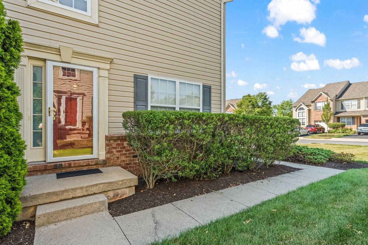 2540 Wellington Way - Photo 3 of 45