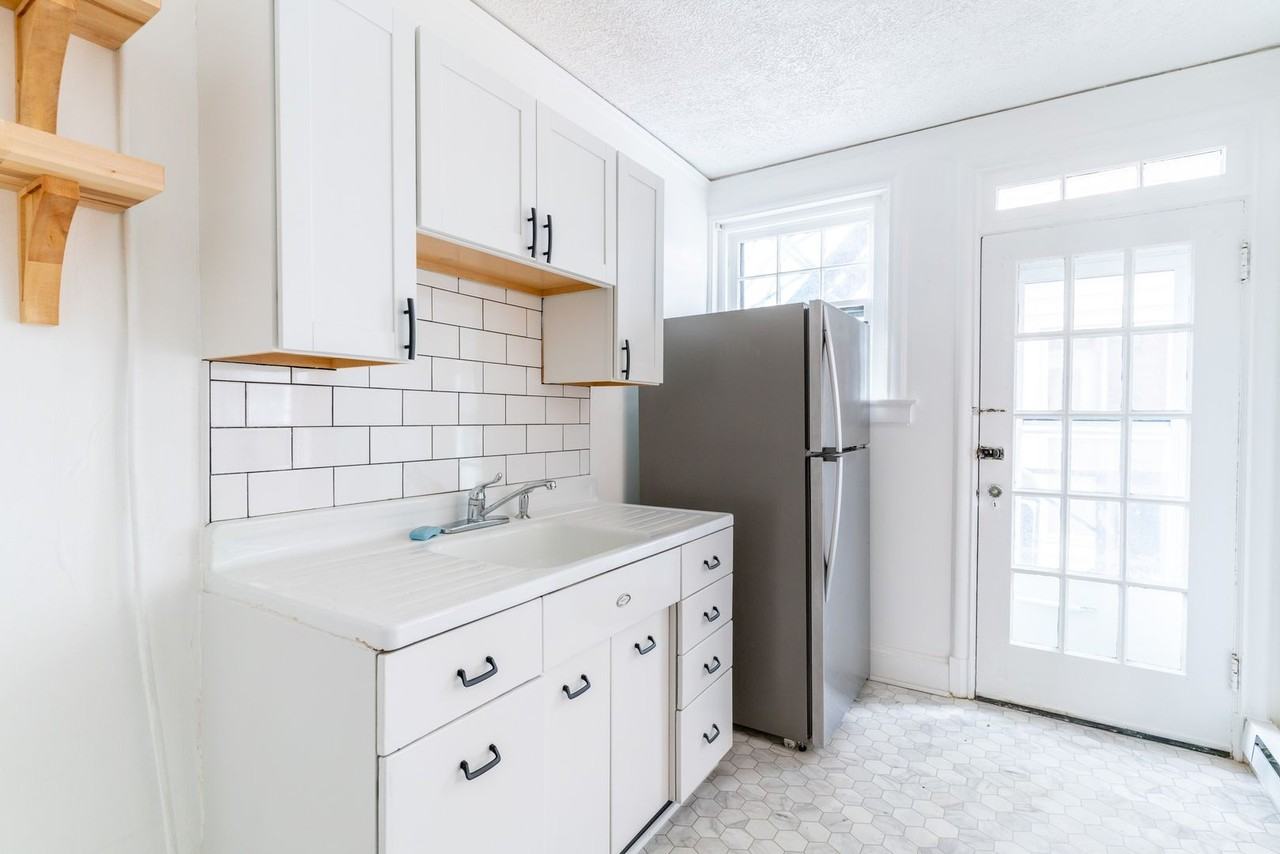 Dumont Apartments - Photo 3 of 32