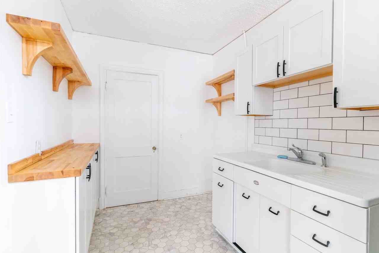 Dumont Apartments - Photo 4 of 32