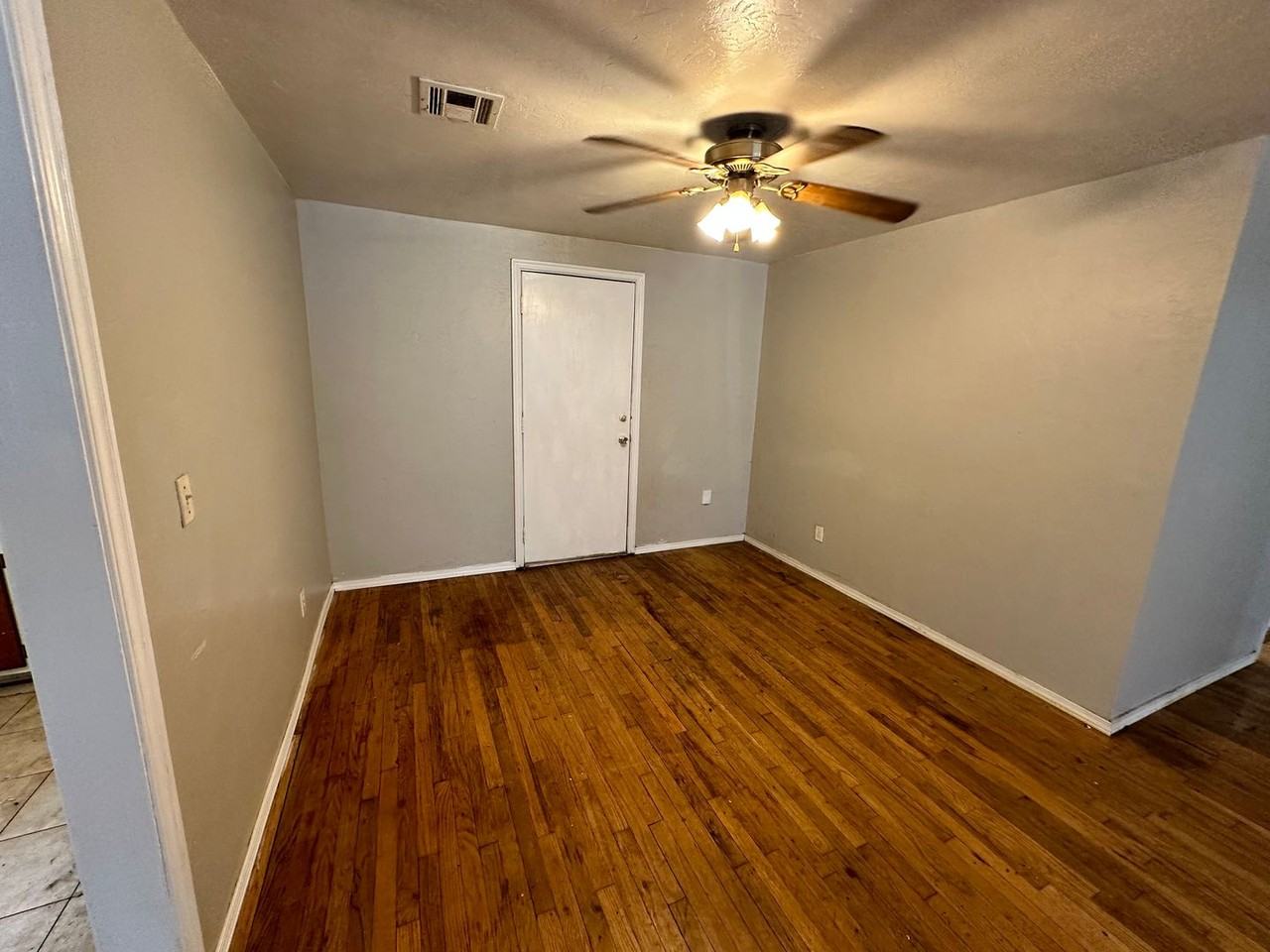 804 E Steed Dr - Photo 4 of 37