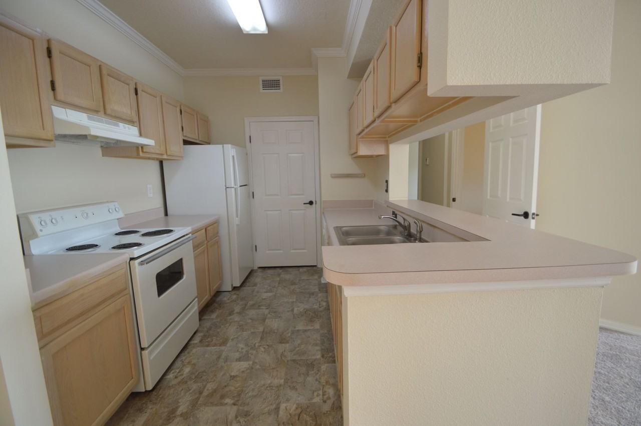 5616 Pinnacle Heights Cir #308 - Photo 3 of 12