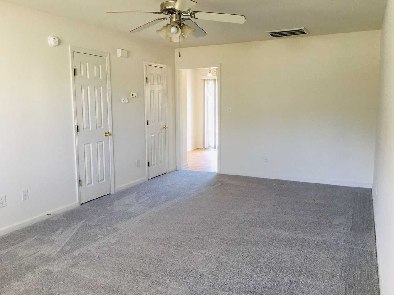 101 E Coopers Ct - Photo 3 of 18