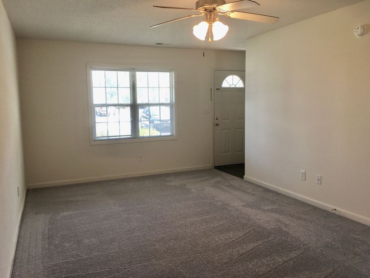 101 E Coopers Ct - Photo 4 of 18