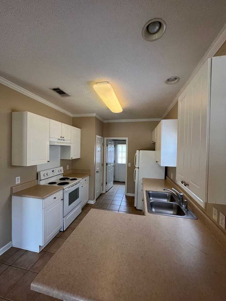 1984 Longview Court - Photo 5 of 13