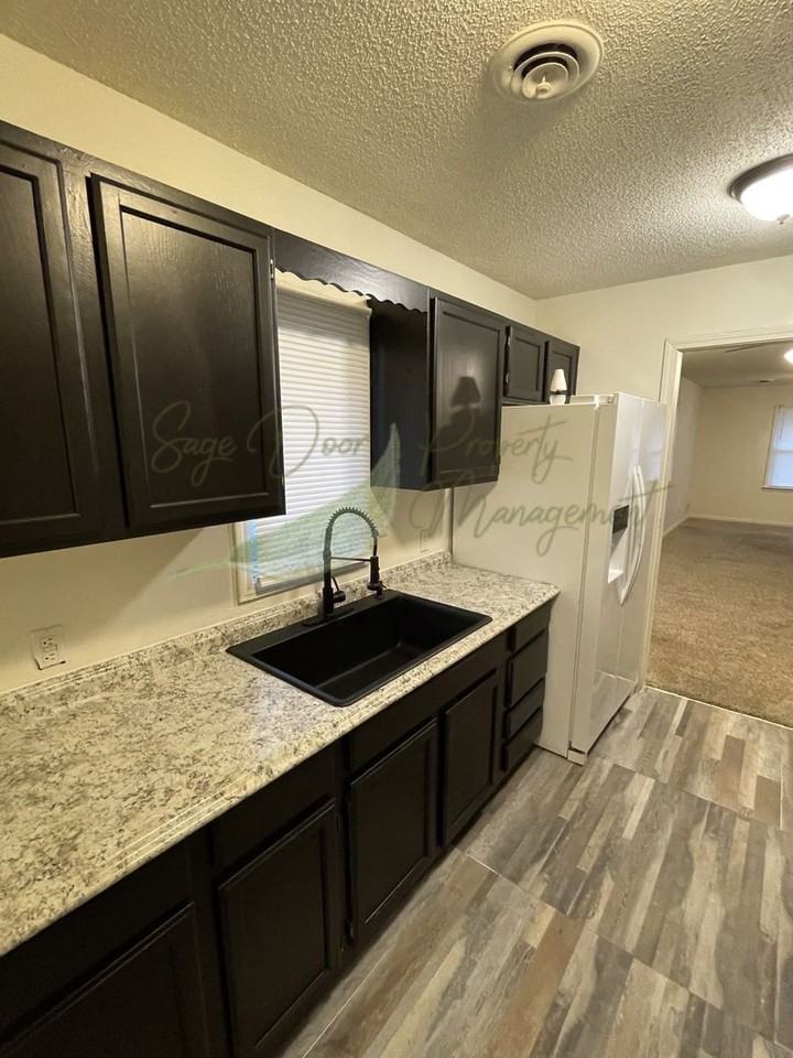 3226 Highland Ave - Photo 3 of 11