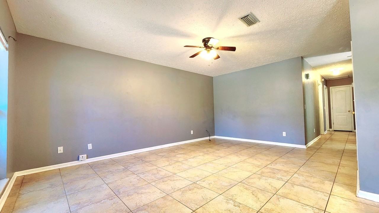 505 Evergreen St - Photo 3 of 18