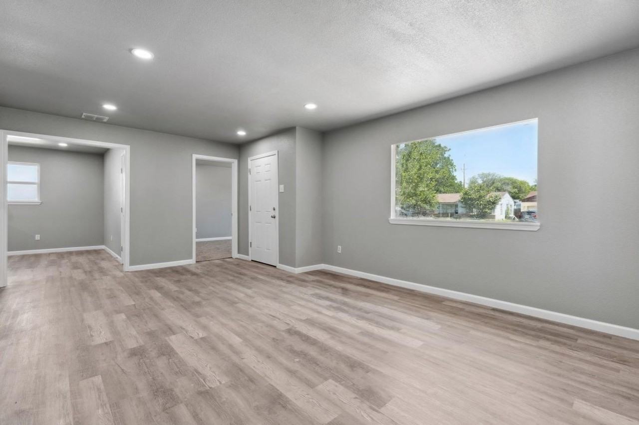 4307 33rd St - Photo 2 of 17