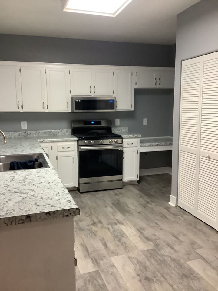 1702 Beechwood Cir N - Photo 5 of 27