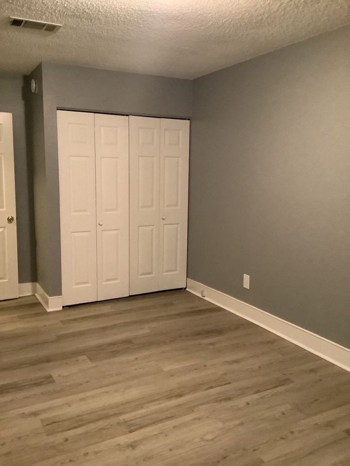 1702 Beechwood Cir N - Photo 6 of 27