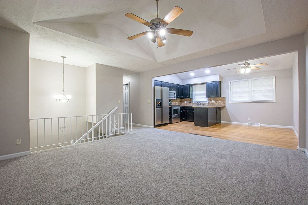 9123 Berry St - Photo 7 of 30