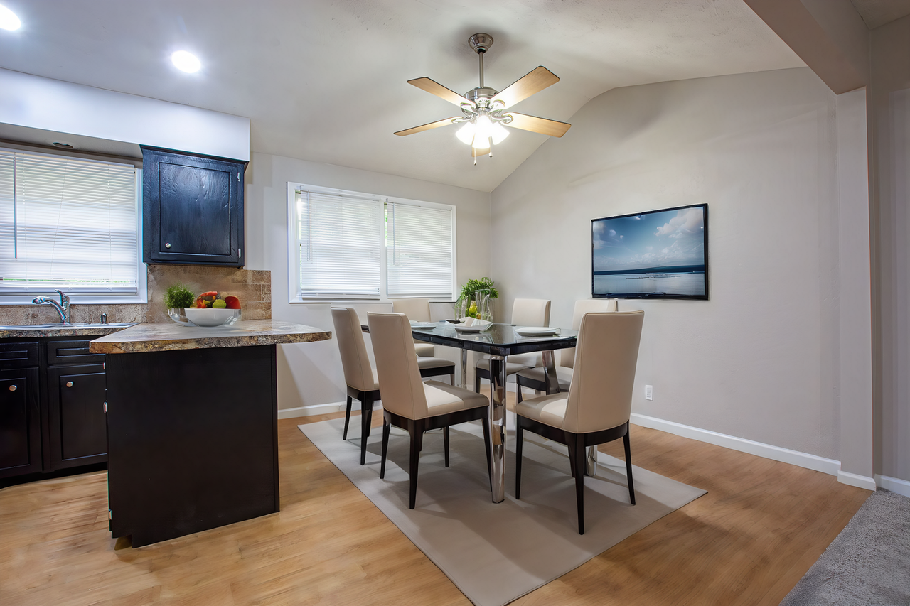 9123 Berry St - Photo 3 of 30
