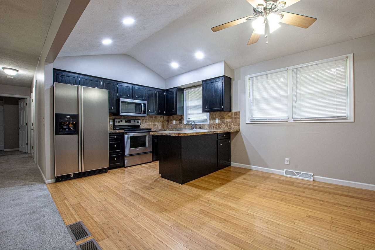 9123 Berry St - Photo 5 of 30