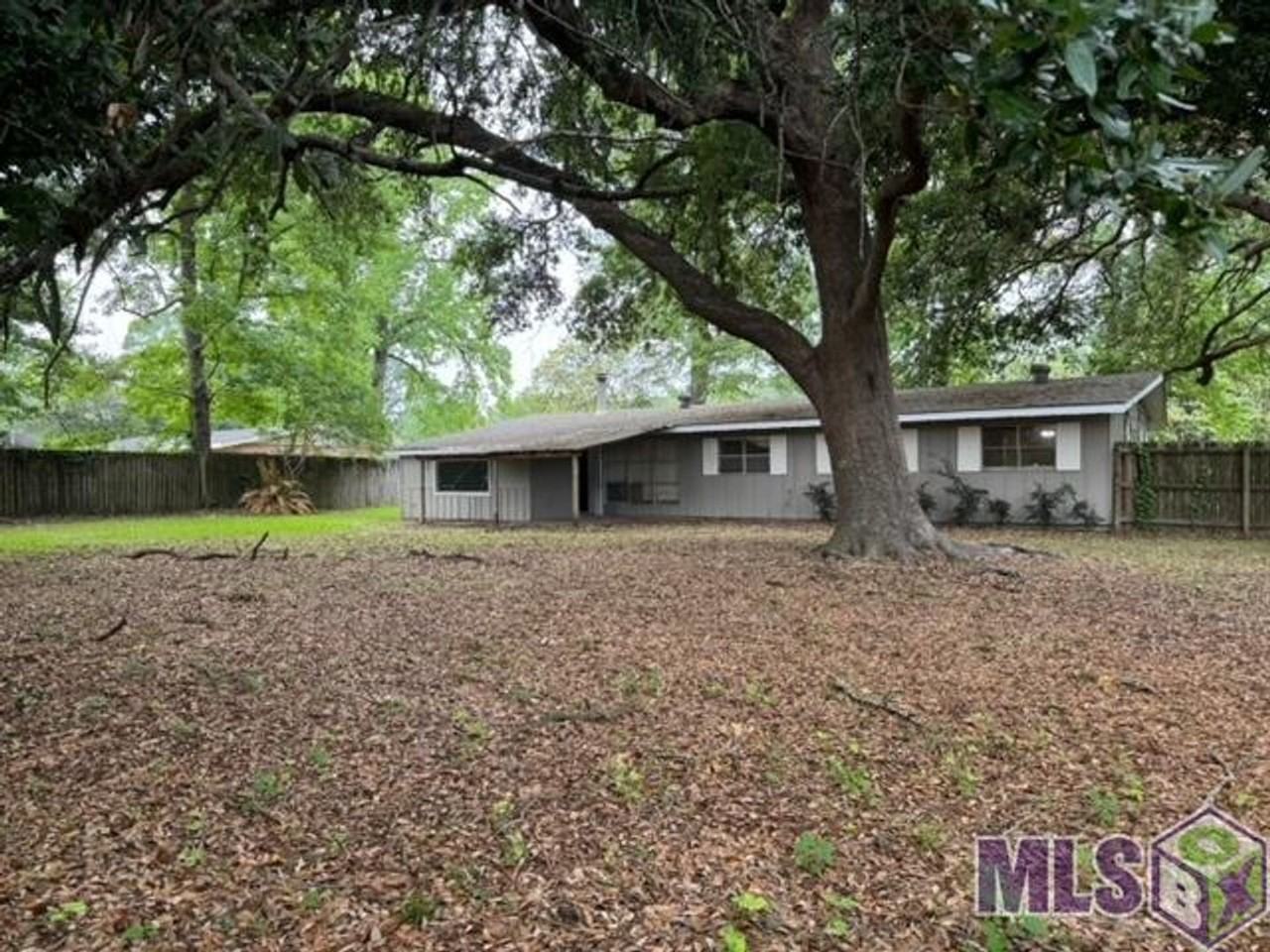 8764 Forest Hill Dr - Photo 3 of 21