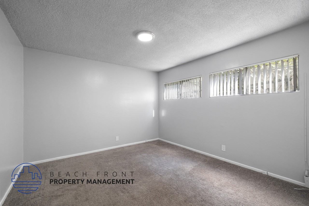 745-747 Venice Way - Photo 3 of 17