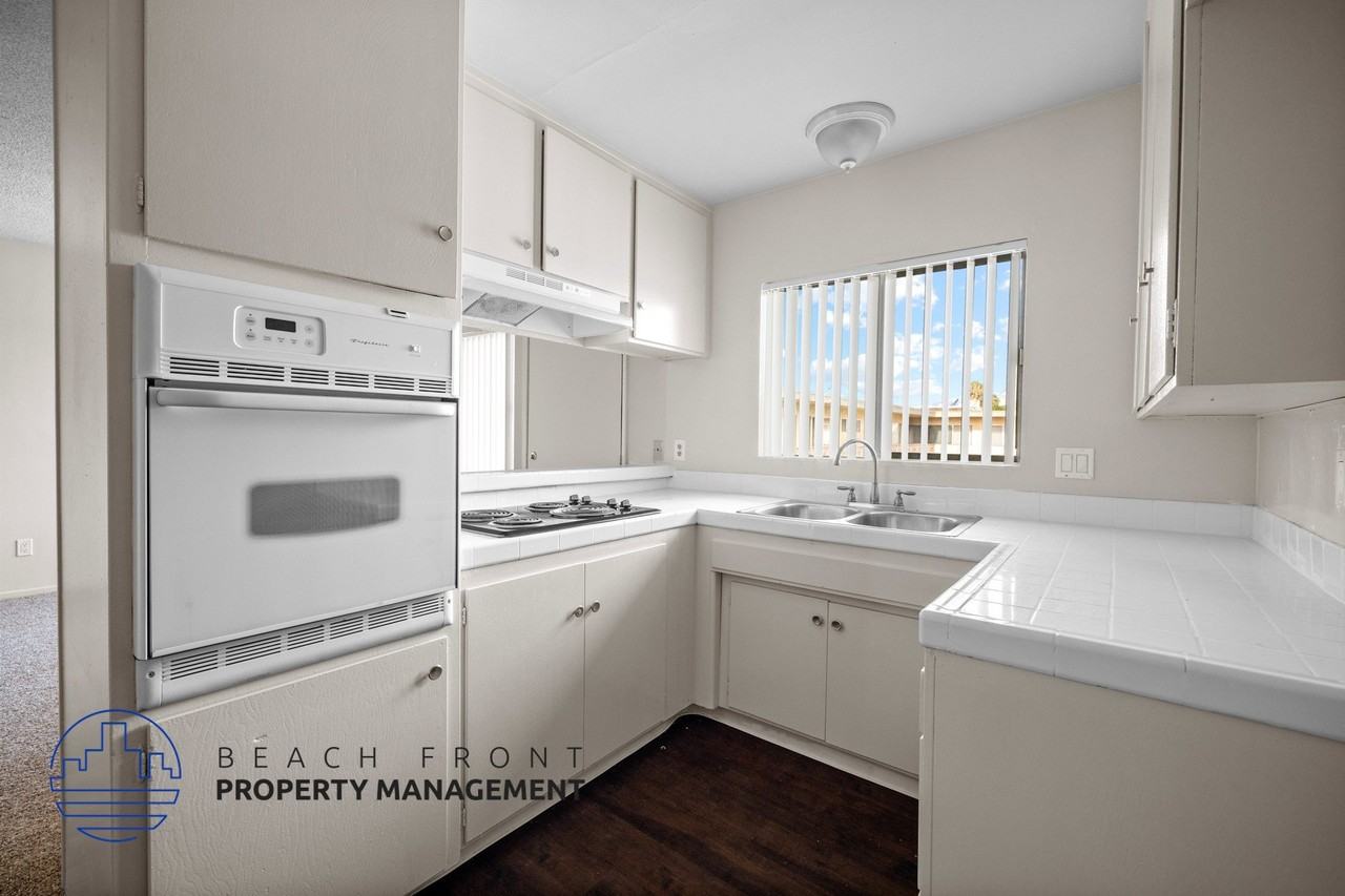 709 N. Inglewood Ave. - Photo 4 of 18