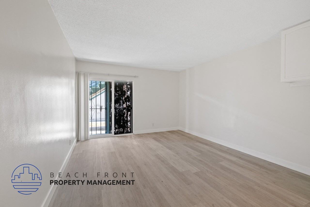 631-635 Grevillea Ave. - Photo 4 of 17