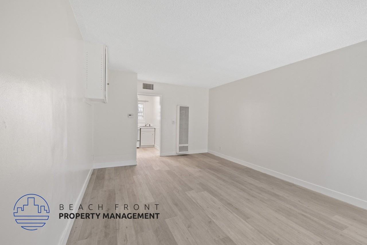 631-635 Grevillea Ave. - Photo 5 of 17